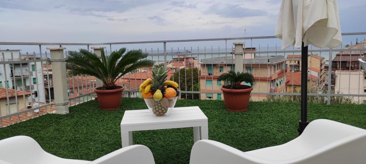 La Terrazza Leilighet Falconara Marittima Eksteriør bilde